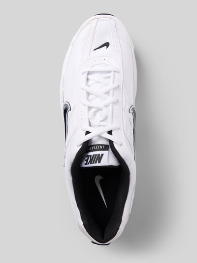 Produktfoto, Herren Sneaker mit Logo-Detail Modell 'Initiator' von Nike in Weiß mit schwarzem Logo, abgerundete Passform, Schnürverschluss, Absatzhöhe 6 cm, Schafthöhe 6 cm, Schaftweite 6 cm, texturierte Oberfläche