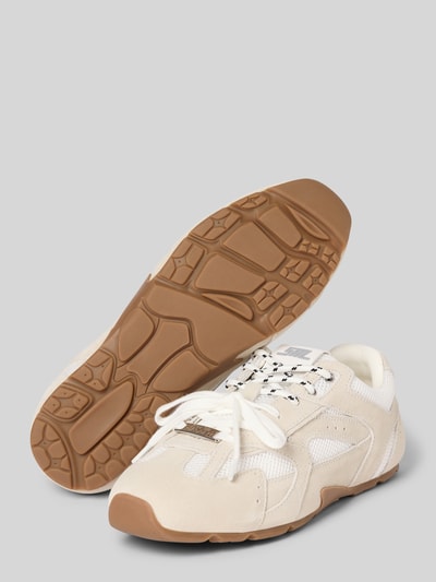 Productfoto, witte en beige Sneaker met Label-Details Modell 'Asiel' van Steve Madden, gecoat leer, ronde vorm, gestructureerde zool, dames sneaker.