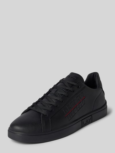 Produktfoto, czarne sneakersy z wyhaftowanym logo Model 'POLYS' od Replay, zaokrąglony czubek, wiązanie, wysokość obcasa 3 cm, wysokość cholewki 6 cm, szerokość w rozmiarze 44: 7 cm