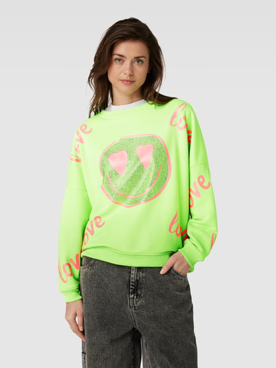 miss goodlife Sweatshirt mit Ziersteinbesatz Modell 'LOVE HEARTFACE' Neon Gruen 4