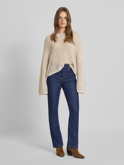 INFLUENCER'S CHOICE BY P&C* Sweter z dzianiny o kroju oversized z dekoltem w łódkę Piaskowy 1