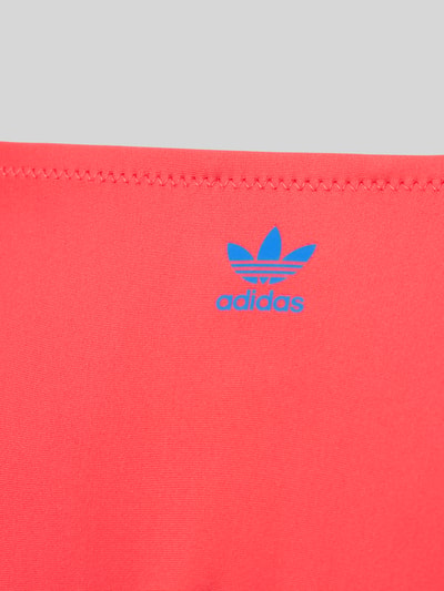 Productfoto, unifleurige damesslip van adidas Originals, ADIC BIKINI BTM met labelprint, twilltextuur, rood met blauw logo
