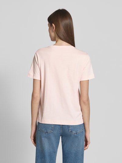 Gant T-shirt o kroju regular fit z czystej bawełny z nadrukiem z logo Różowy 5