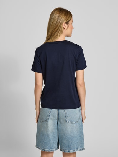 Gant T-shirt o kroju regular fit z czystej bawełny z nadrukiem z logo Granatowy 5