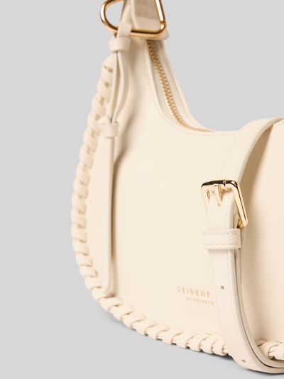 Produktfoto, Half Moon Bag mit Label-Detail Modell 'LILJENDAL' von Seidenfelt, Damen Bag mit Hauptfach, Reißverschluss, verstellbarer Schultergurt, strukturierte Oberfläche in Creme, Breite 18 cm, Länge 18 cm, Tiefe 8 cm, Länge Schulterriemen 118 cm.