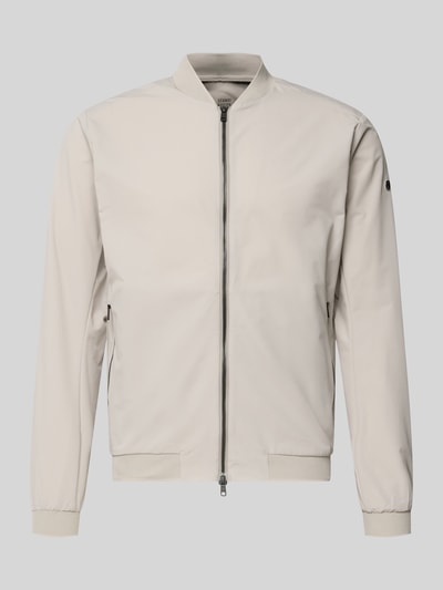 Produktfoto, Regular Fit Jacke mit Stehkragen Modell 'Campo' von SCANDINAVIAN EDITION in Beige, glatte Oberfläche, Zweiwege-Reißverschluss, Eingrifftaschen mit Reißverschluss, elastische Abschlüsse, Rückenlänge bei Größe M: 67 cm, Schulterbreite bei Größe M: 44 cm, Brustweite bei Größe M: 51 cm, Ärmellänge bei Größe M: 64 cm