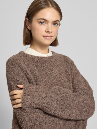 REVIEW Strickpullover in Bouclé-Optik Dunkelbraun Melange 3