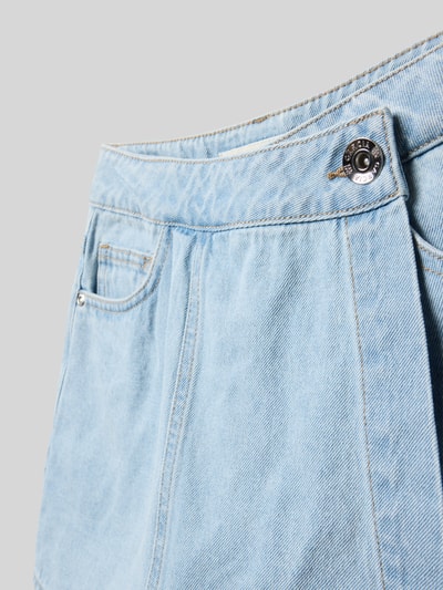 Productfoto, Skort im 5-Pocket-Design mit knoopsluiting van Garcia, lichtblauw katoen, rechte fit, zichtbare details, context kindermode