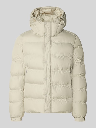 Produktfoto, hellbeige Regular Fit Steppjacke mit Kapuze Modell 'Omaris' von BOSS Orange, glatte strukturierte Oberfläche.