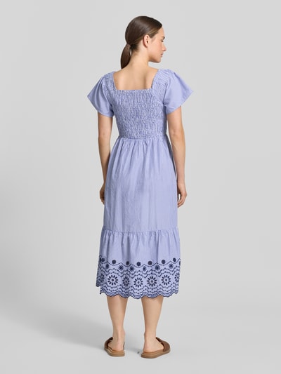 b.young Midikleid mit Smok-Details Modell 'INZI' Hellblau 5