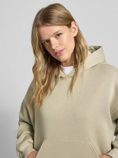 Gina Tricot Bluza z kapturem, obniżonymi ramionami i kieszenią kangurką Piaskowy 3