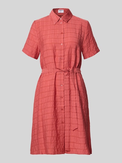 Productfoto, Hemdblousjurk uit viscose-lyocellmix met ceintuur van Jake*s Casual, A-lijn, knielengte, structuurpatroon, koraal, hemdbord, merklogo, context: dames hemdblousjurk uit viscose-lyocellmix, A-lijn, knielengte, structuurpatroon, hemdbord, ceintuur, ruglengte maat 36: 98 cm, borstwijdte maat 36: 36 cm, mouwlengte maat 36: 24 cm