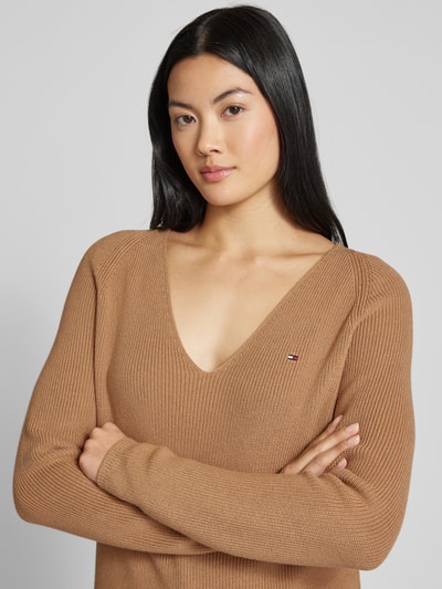 Tommy Hilfiger Strickpullover mit V-Ausschnitt Camel 3