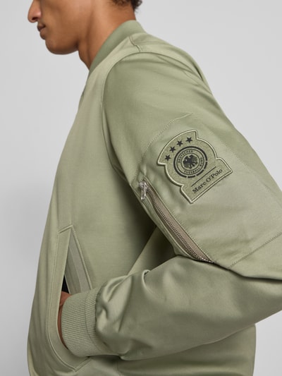 Marc O'Polo Regular Fit Fliegerjacke mit Baumwoll-Anteil - Marc O'Polo × DFB Travel Collection Oliv 3