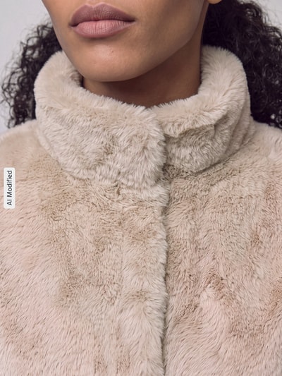 ONLY Regular Fit Webpelzjacke mit Stehkragen Modell 'NEWVIDA' Sand 3