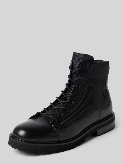 Produktfoto, Stiefel / Boots aus echtem Leder Modell 'tela mario' von JOOP! SHOES in Schwarz mit genarbter Textur und runder Form vor grauem Hintergrund.