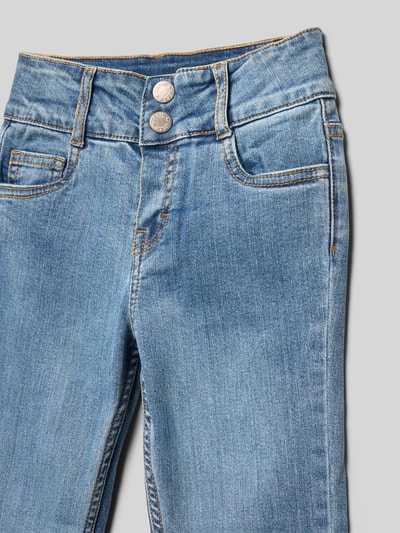 Produktfoto, Jeans mit Eingrifftaschen von Mayoral z mieszanki bawełny i elastanu, krój regular fit, kieszenie z przodu i z tyłu, Szerokość w rozmiarze 116: 27 cm, długość wewnętrzna nogawki: 50 cm, niebieski denim, wyraźna faktura szwów