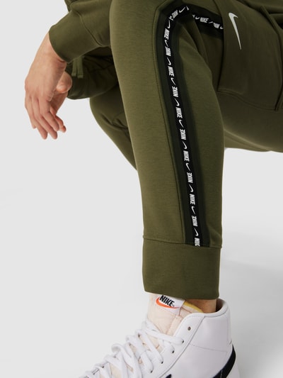 Nike Sweatpants mit Cargotaschen Oliv 3