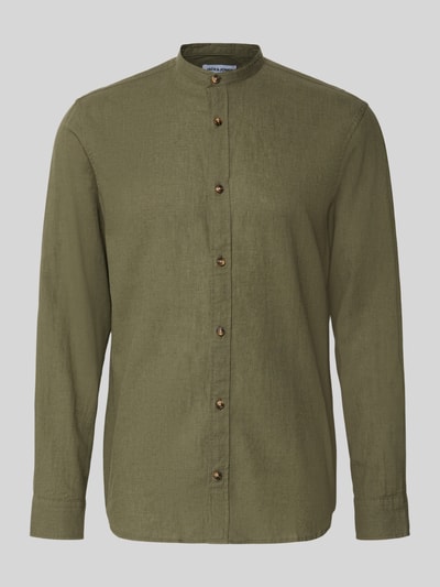 Produktfoto, olivgrünes Regular Fit Freizeithemd aus Baumwoll-Leinen-Mix von Jack & Jones, Modell SUMMER LINEN BLEND, Stehkragen, Knopfleiste, glatte Textur