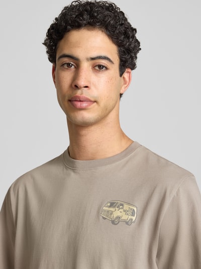 The North Face T-Shirt mit Label-Print und Rundhalsausschnitt Stein 3