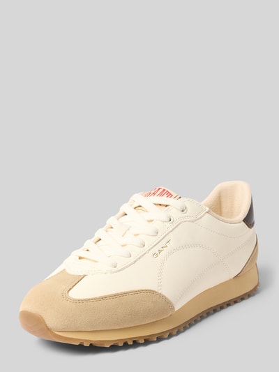 Produktfoto, Regular Fit Sneaker aus reinem Leder Modell 'Beja' von Gant in Creme mit Logo-Detail, abgerundete Passform, Profilsohle, Absatzhöhe 2 cm, Schafthöhe 8 cm, Schaftweite 10 cm.