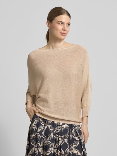 Frauenmodel trägt Strickpullover mit 3/4-Arm von More & More in Beige, Rundhalsausschnitt, locker geschnitten, Nahaufnahme Oberkörper.