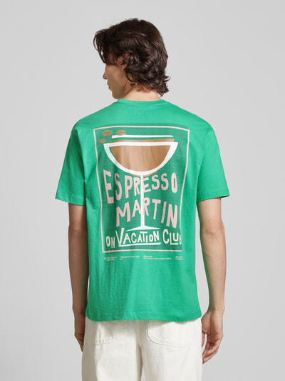 On Vacation T-Shirt mit Label-Stitching Modell 'Espresso Martini' Hellgruen 5