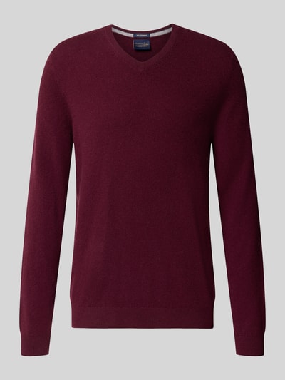Produktfoto, Strickpullover aus Kaschmir mit V-Ausschnitt van Christian Berg Men voor Heren in regular fit, bordeauxrood, fijngebreide textuur, Ruglengte bij maat M 71 cm, Mouwlengte bij maat M 71 cm.