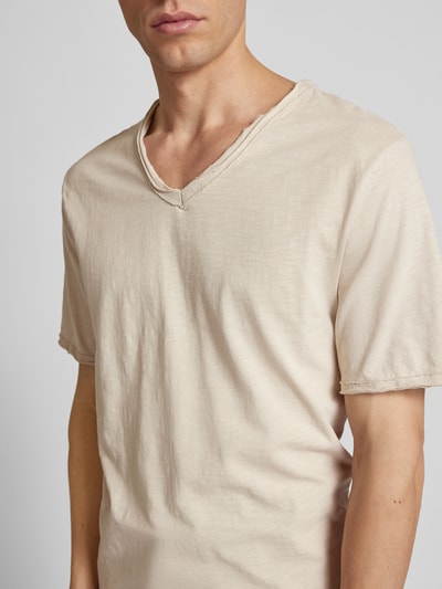 Only & Sons T-Shirt mit V-Ausschnitt Modell 'BENNE' Beige 3