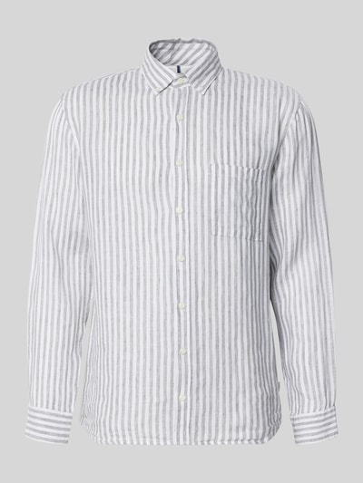 Produktfoto, koszula casualowa z lnu w szare i białe pionowe pasy, Modern Fit, model 'Daniel' od Brax, kołnierzyk typu button down, listwa guzikowa, długość tyłu w rozmiarze M: 76 cm, szerokość ramion w rozmiarze M: 50 cm, długość rękawów w rozmiarze M: 67 cm