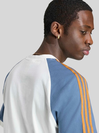 adidas Originals Loose Fit T-Shirt aus reiner Baumwolle Modell 'CALI' Rauchblau 5