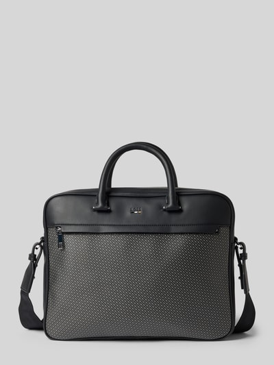 Produktfoto, Laptoptasche mit Monogramm Muster Modell 'RAY_MN_S' von BOSS in Unifarben Optik mit Allover-Muster, Reißverschluss und Label-Prägung, Kunstleder, Seitentasche, Hauptfach, Reißverschlussfach, Laptopfach, Organizerfach, Tragehenkel und abnehmbarem Schulterriemen.
