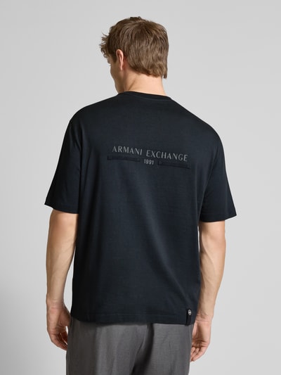 ARMANI EXCHANGE T-shirt o kroju relaxed fit z czystej bawełny z kieszenią na piersi Granatowy 5