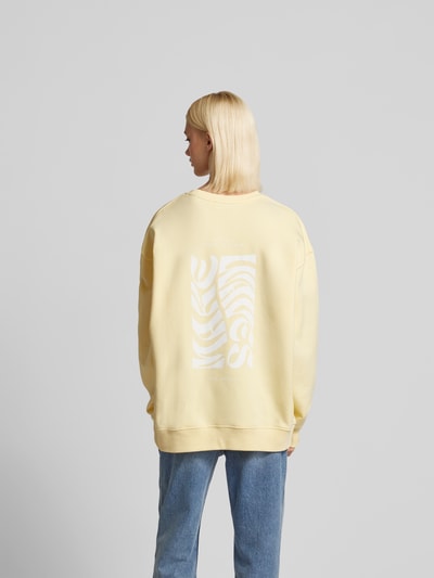OH APRIL Oversized Sweatshirt mit Label-Print Hellgelb 5