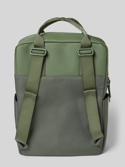 Produktfoto, Rucksack mit Label-Detail von Kapten & Son aus Material-Mix, Hauptfach mit Reißverschluss, Tragehenkel, Schulterriemen, Nebenfach mit Reißverschluss, Maße ca. 28x37x12 cm, Länge Schulterriemen 62 cm.