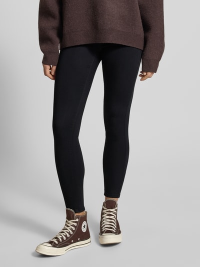 Kobiece model prezentuje Coloured Skinny Fit Jeans od ONLY, czarny denim, dopasowany krój, 5 kieszeni, zdjęcie całej sylwetki z przodu, kontekst: damka 5-kieszeniowa, mieszanka wiskozy, bawełny i stretchu, model Rain, zapięcie na guzik i zamek, długość nogawki S/32: 77 cm, obwód pasa S/32: 68 cm.