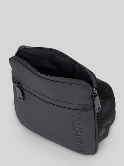 Valentino Bags Torba na ramię z wytłaczanym logo model 'AXEL' Czarny 2
