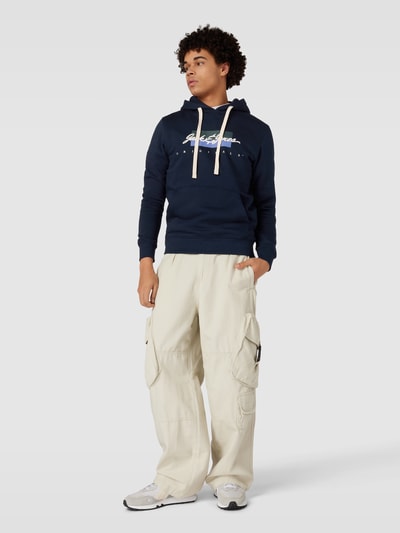 JACK & JONES Hoodie mit Motiv-Stitching Modell 'WAYNE' Dunkelblau 1