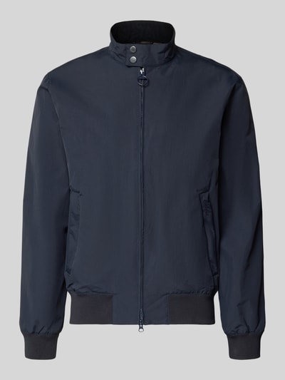 Produktfoto, Regular Fit Blouson mit Stehkragen Modell 'Royston' von Barbour, jednokolorowy, krój regular fit, stójka, zamek błyskawiczny dwustronny, z napisem z logo, otwory wentylacyjne, nity, długi rękaw, prążkowane zakończenia, boczne wpuszczane kieszenie z zamkiem, kieszenie wewnętrzne