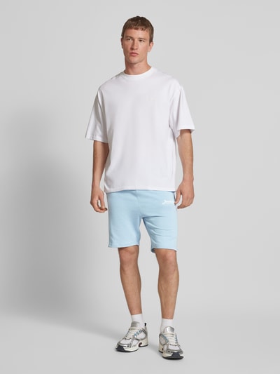 Jack & Jones Slim Fit Sweatpants mit Label-Print Modell 'GORDON' Hellblau 1