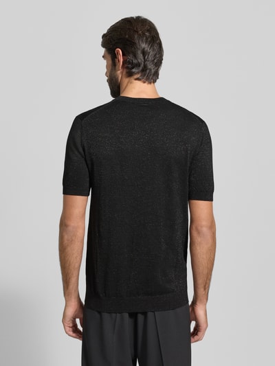 Männermodel trägt Schimmerndes Strickshirt mit Rundhalsausschnitt von Antony Morato in Schwarz, Material-Mix mit Woll-Anteil, Slim Fit, Rückenlänge bei Größe M 72 cm, Ganzkörperansicht Rückansicht.