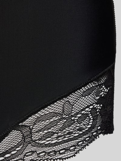 Productfoto, Slip met elastische tailleband en kant van MAGIC Bodyfashion, zwart met gladde stof, kanten afwerking, materiaal-mix met stretch, nauwsluitende fit