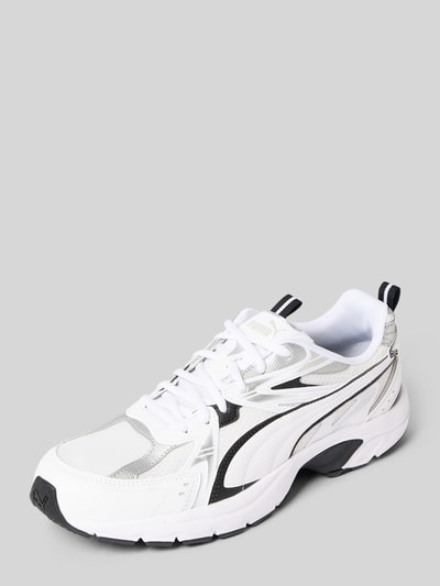 Produktfoto, Sneaker mit Label-Print Modell 'Milenio' von PUMA in Weiß mit schwarzen Akzenten, glatte und strukturierte Texturen