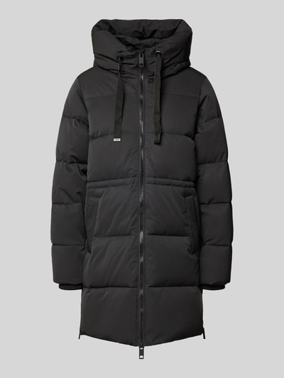 Produktfoto, schwarze Steppjacke mit Kapuze Modell 'Mola Pavinaria' von MSCH Copenhagen, Zweiwege-Reißverschluss, gerade Form, strukturierte Oberfläche