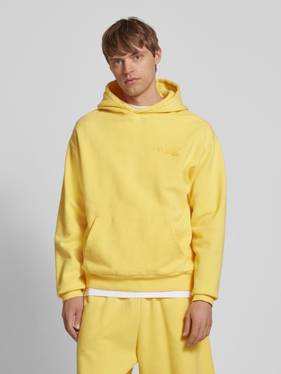 REVIEW Hoodie mit Label-Print Pastellgelb 4