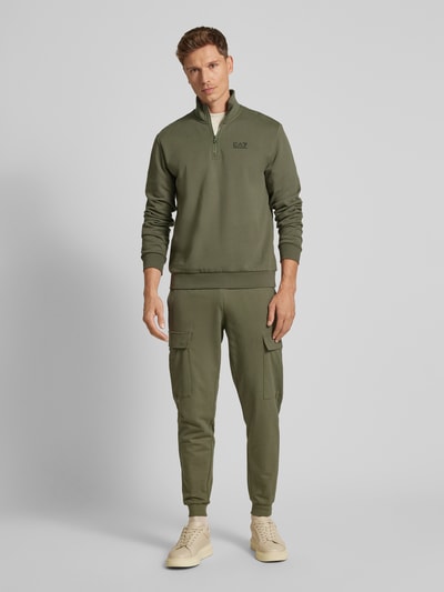 EA7 Emporio Armani Regular Fit Sweatpants mit elastischem Bund Oliv 1