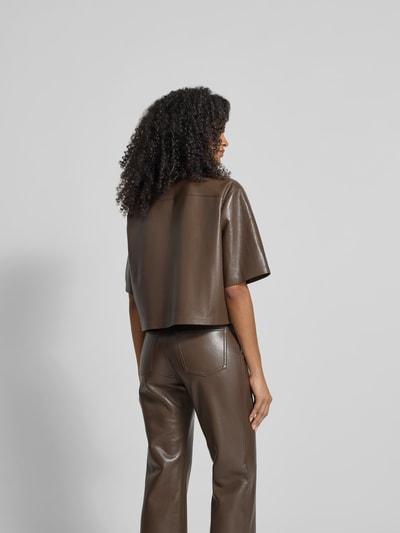 Nanushka Cropped Bluse mit Brusttaschen Schoko 5