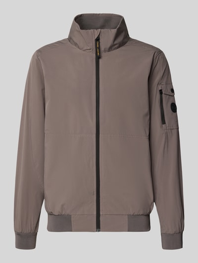Productfoto, Windbreaker met opstaande kraag model 'YETUR' van CARS JEANS in taupe, stretch-materiaal, rechte fit, rits, ritszak op mouw, elastische boorden, ruglengte 71cm, schouderbreedte 44cm, borstwijdte 50cm, mouwlengte 68cm
