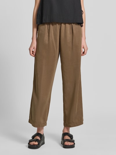 Frauenmodel trägt Regular Fit Culotte aus Lyocell Modell 'MAINE S' von Brax, Optik: Unifarben, Material: Lyocell, Ganzkörperansicht von vorne.
