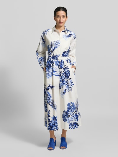 Frauenmodel trägt Midirock im Allover-Look Modell 'TROPICS' von Fynch-Hatton aus reiner Baumwolle, A-Linie, florales Muster, Ganzkörperansicht von vorne.